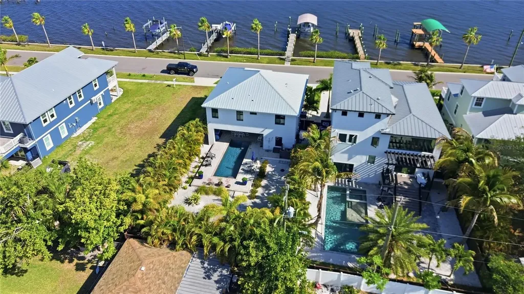1912 Riverside Drive E Bradenton FL 34208
