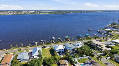 1912 Riverside Drive E Bradenton FL 34208