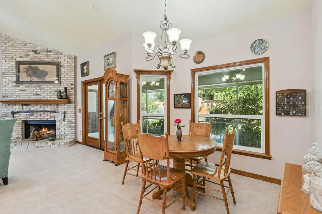 908 Almond Tree Circle Orlando FL 32835