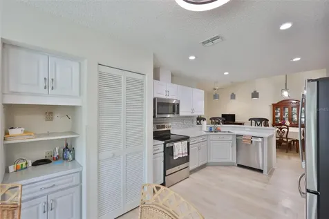 827 Mccallister Avenue Sun City Center FL 33573