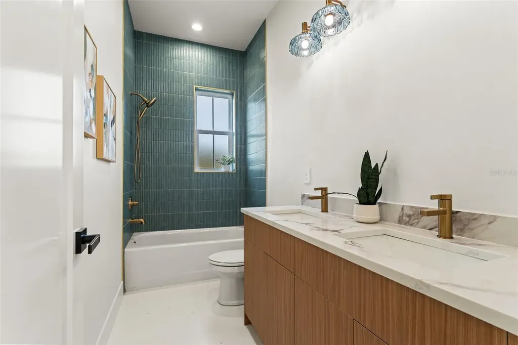 10198 Hodson Place Seminole FL 33776