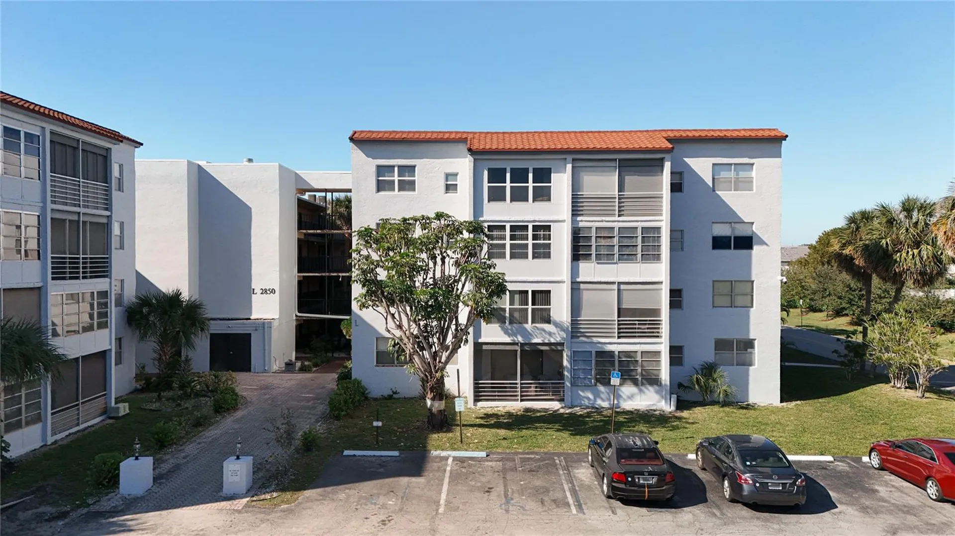 2850 Somerset Drive Lauderdale Lakes FL 33311