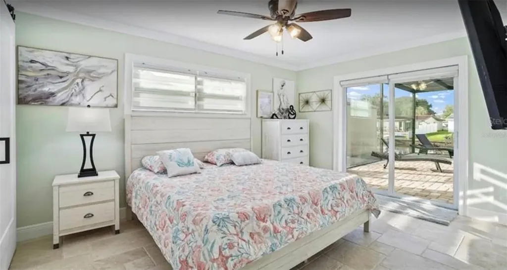245 78 Th Avenue N St Petersburg FL 33702