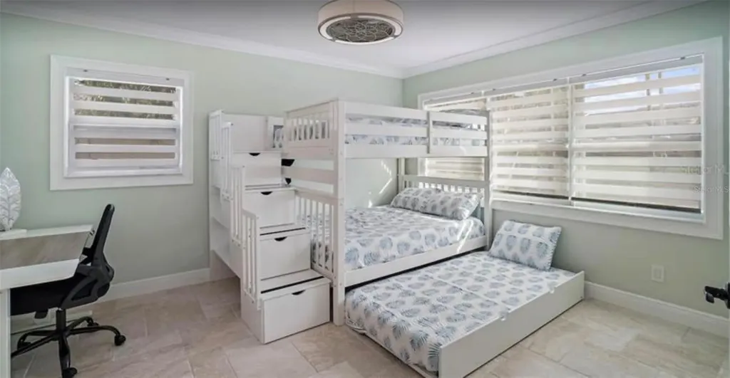 245 78 Th Avenue N St Petersburg FL 33702