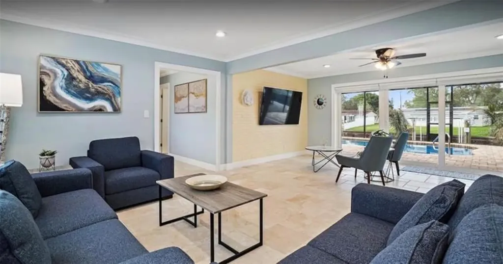 245 78 Th Avenue N St Petersburg FL 33702