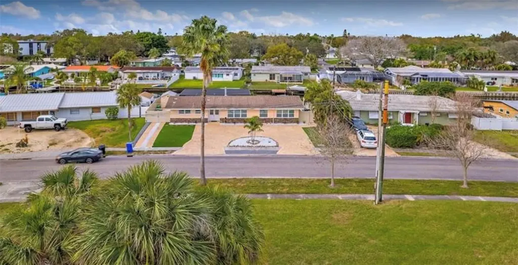 245 78 Th Avenue N St Petersburg FL 33702