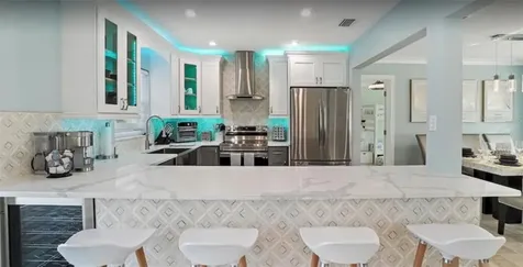 245 78 Th Avenue N St Petersburg FL 33702