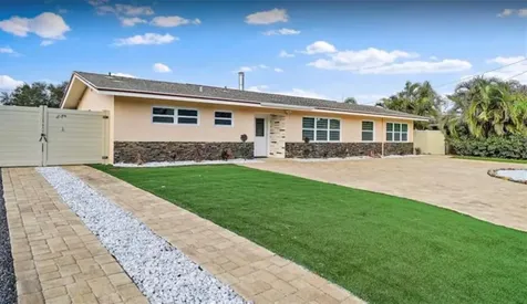 245 78 Th Avenue N St Petersburg FL 33702