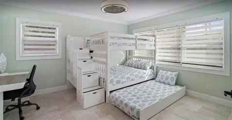 245 78 Th Avenue N St Petersburg FL 33702