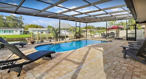 245 78 Th Avenue N St Petersburg FL 33702