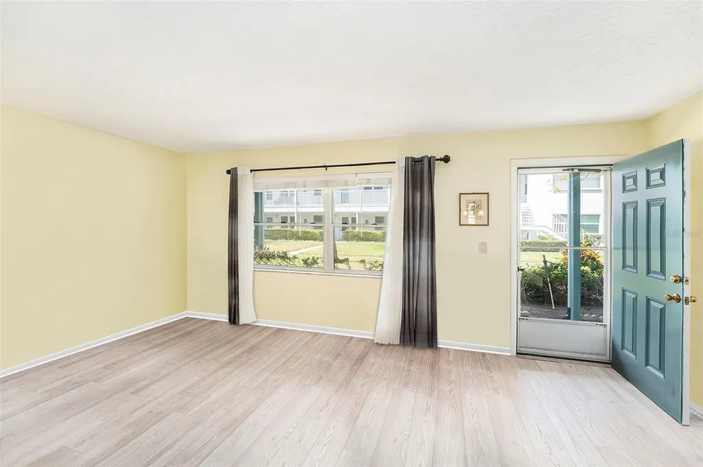 5216 81st Street N St Petersburg FL 33709