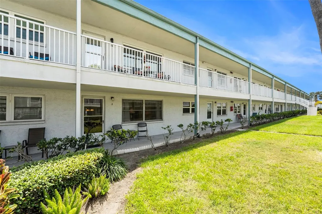 5216 81st Street N St Petersburg FL 33709