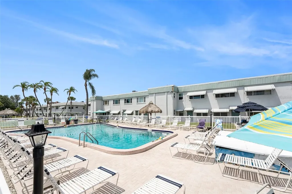 5216 81st Street N St Petersburg FL 33709