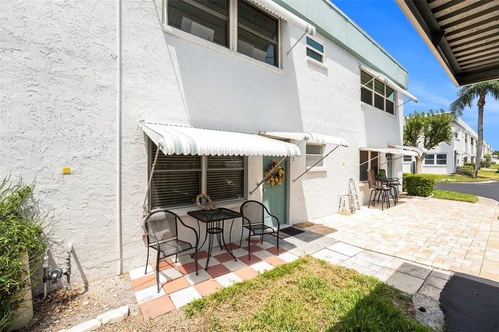 5216 81st Street N St Petersburg FL 33709