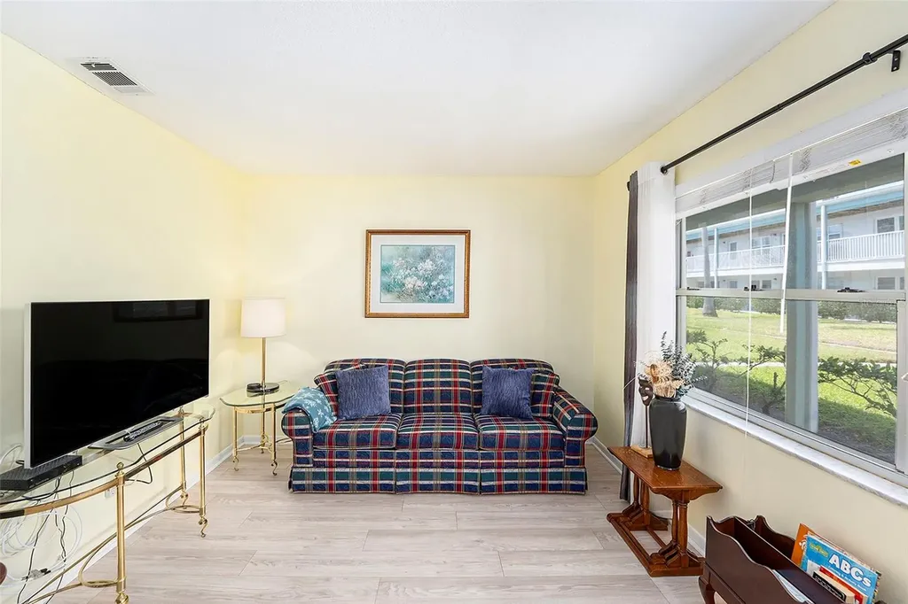5216 81st Street N St Petersburg FL 33709