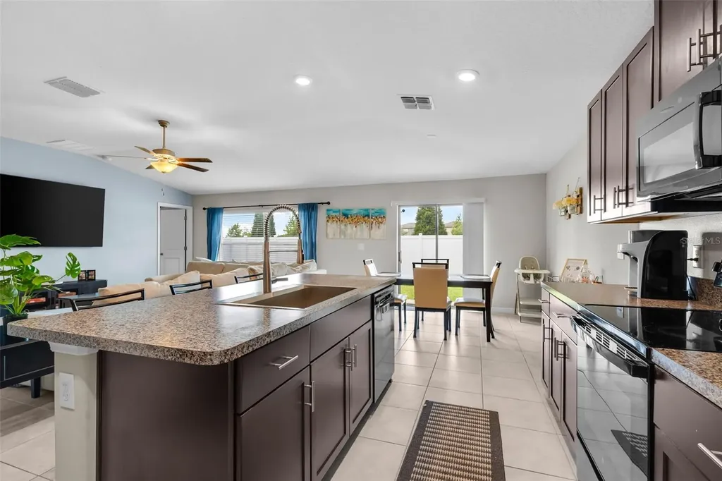 3806 Daisy Bloom Place Tampa FL 33619