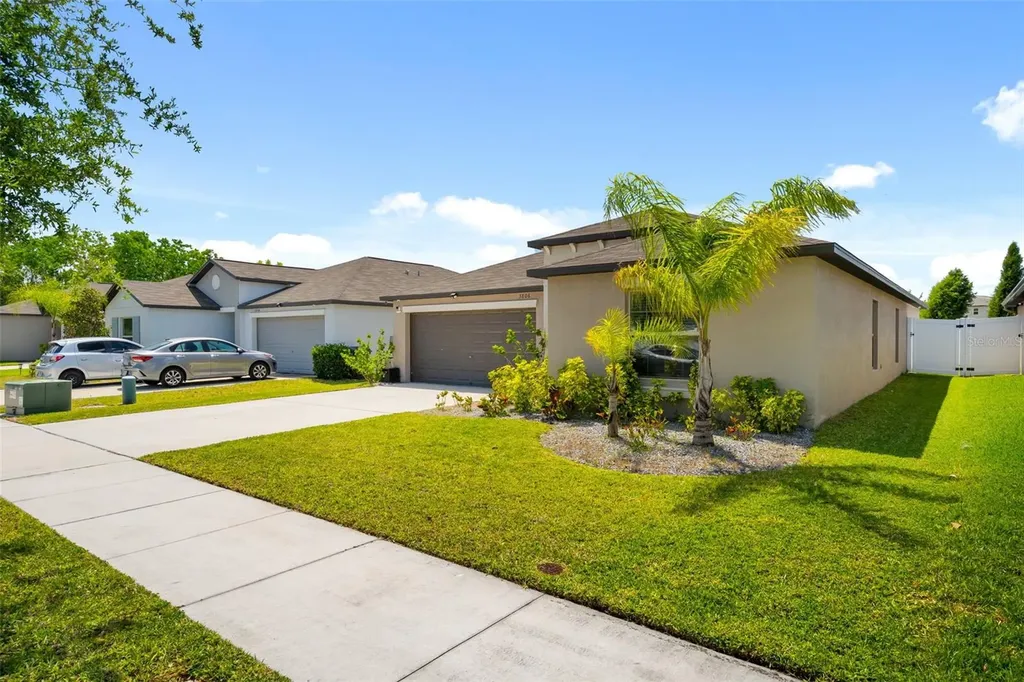 3806 Daisy Bloom Place Tampa FL 33619