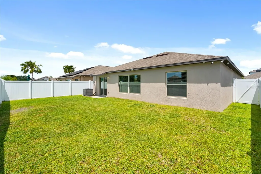 3806 Daisy Bloom Place Tampa FL 33619