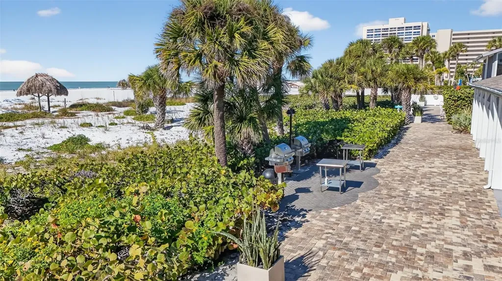1080 W Peppertree Lane Sarasota FL 34242