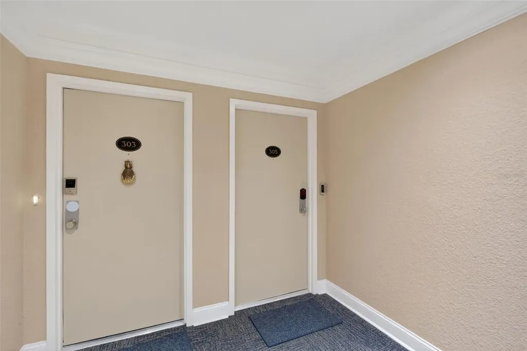 1080 W Peppertree Lane Sarasota FL 34242