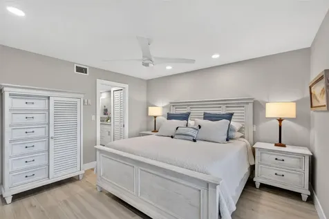 1080 W Peppertree Lane Sarasota FL 34242