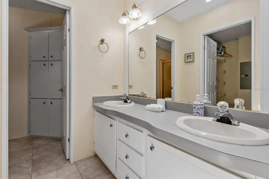 3308 Goldfinch Englewood FL 34224
