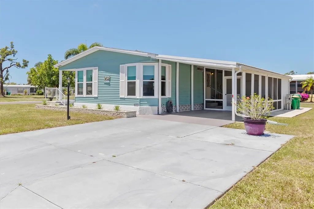 3308 Goldfinch Englewood FL 34224