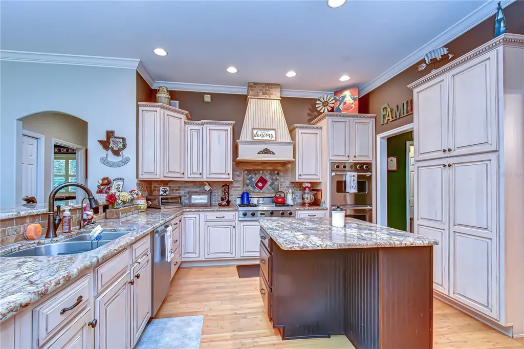 5820 Audubon Manor Boulevard Lithia FL 33547