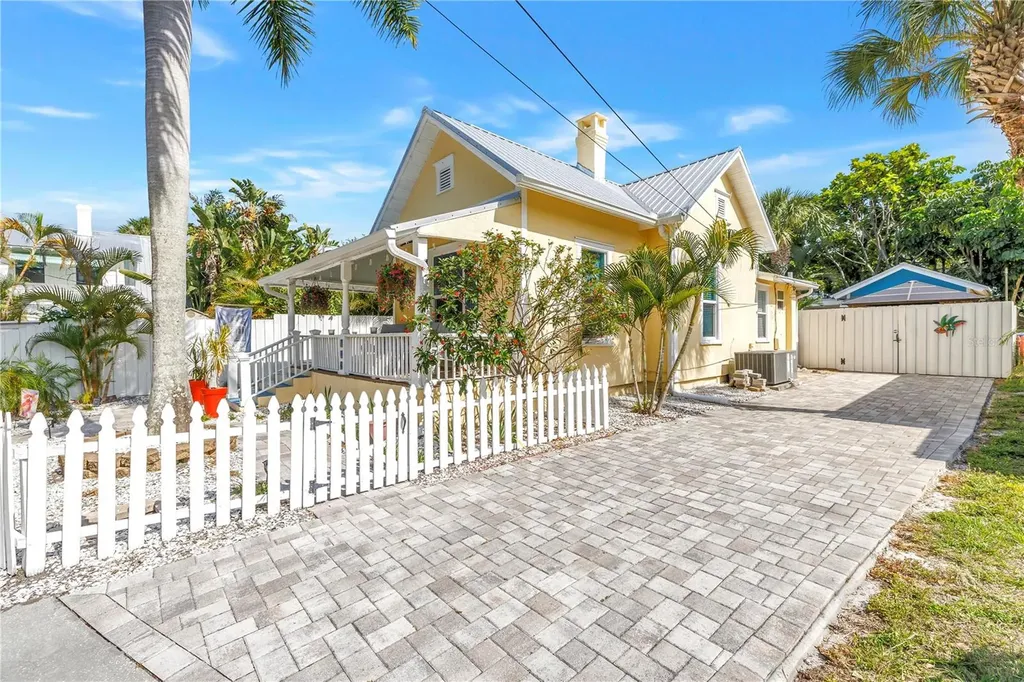 748 11th Avenue N St Petersburg FL 33701