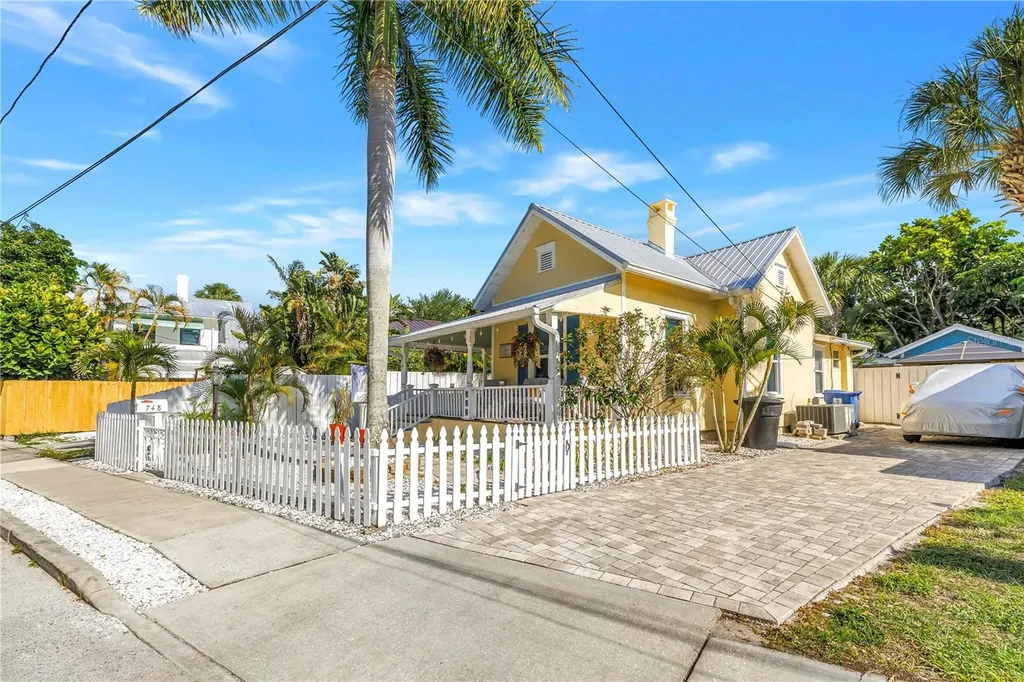 748 11th Avenue N St Petersburg FL 33701