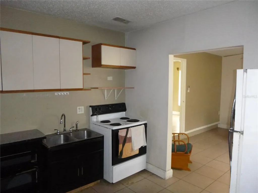 572 Santiago Avenue Orlando FL 32807