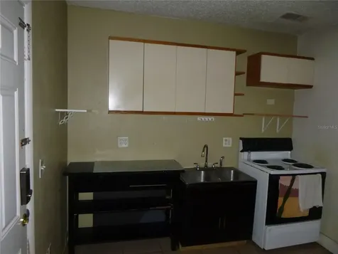 572 Santiago Avenue Orlando FL 32807