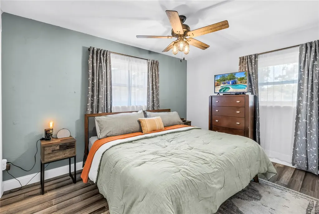 5698 24th Terrace N St Petersburg FL 33710