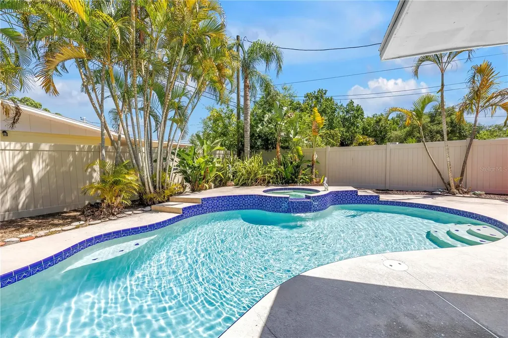 5698 24th Terrace N St Petersburg FL 33710