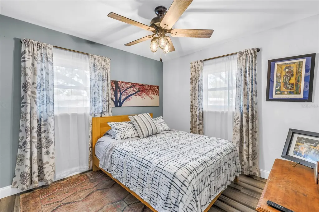 5698 24th Terrace N St Petersburg FL 33710