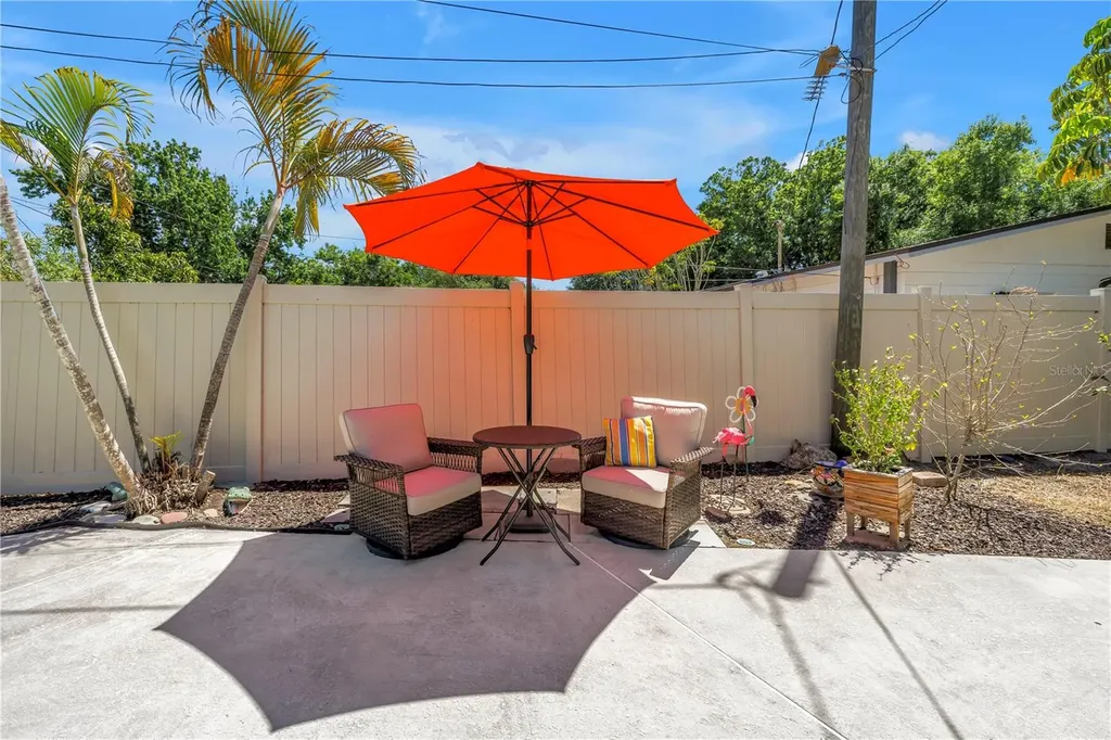 5698 24th Terrace N St Petersburg FL 33710