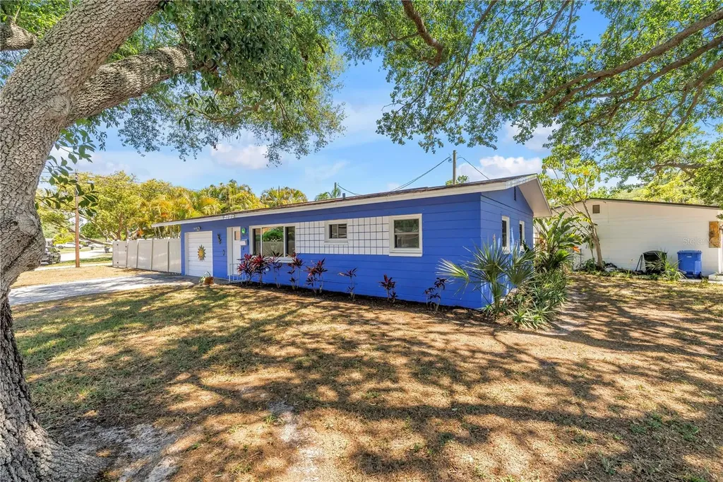 5698 24th Terrace N St Petersburg FL 33710
