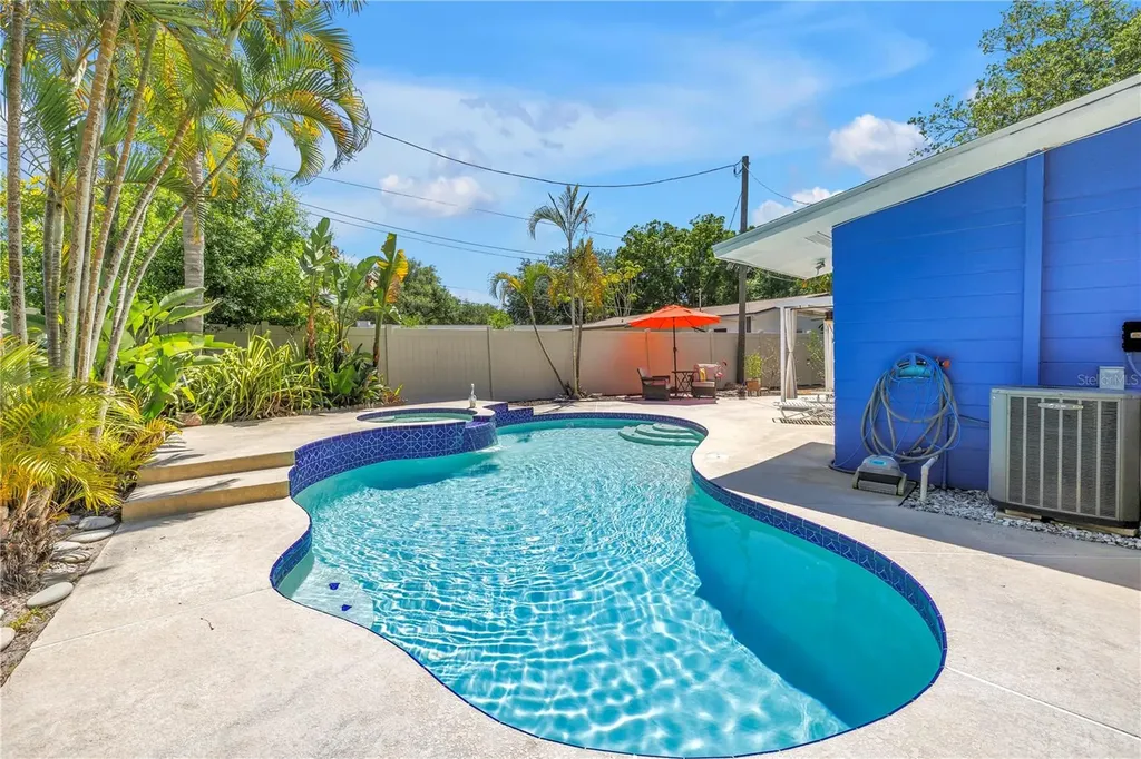 5698 24th Terrace N St Petersburg FL 33710