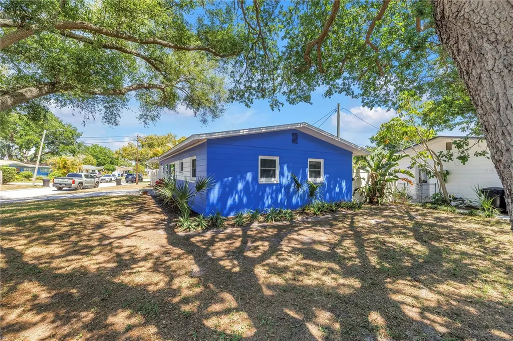 5698 24th Terrace N St Petersburg FL 33710