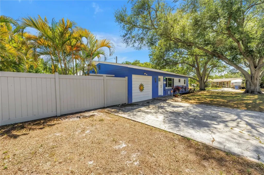 5698 24th Terrace N St Petersburg FL 33710