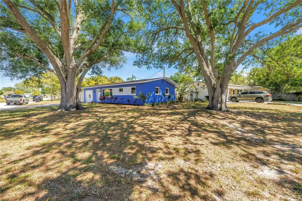 5698 24th Terrace N St Petersburg FL 33710
