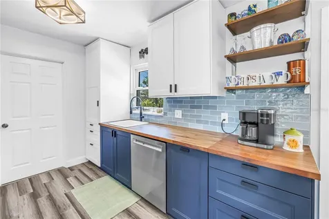 5698 24th Terrace N St Petersburg FL 33710