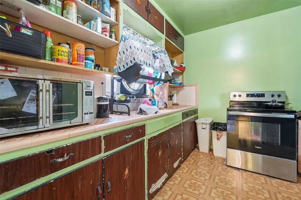 329 Kingston Street S St Petersburg FL 33711