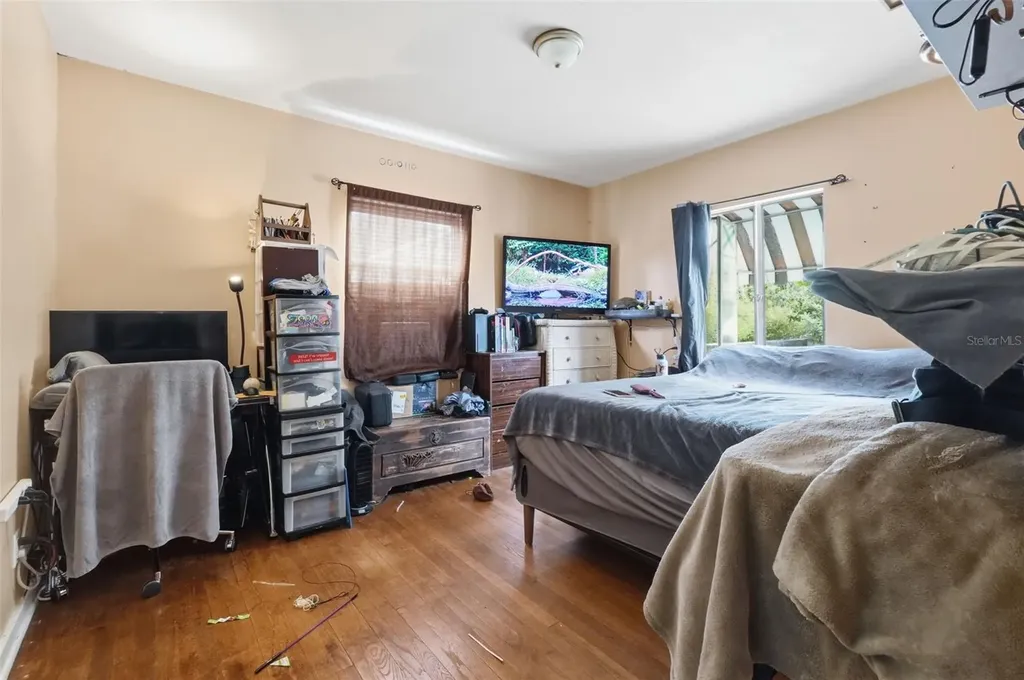 329 Kingston Street S St Petersburg FL 33711