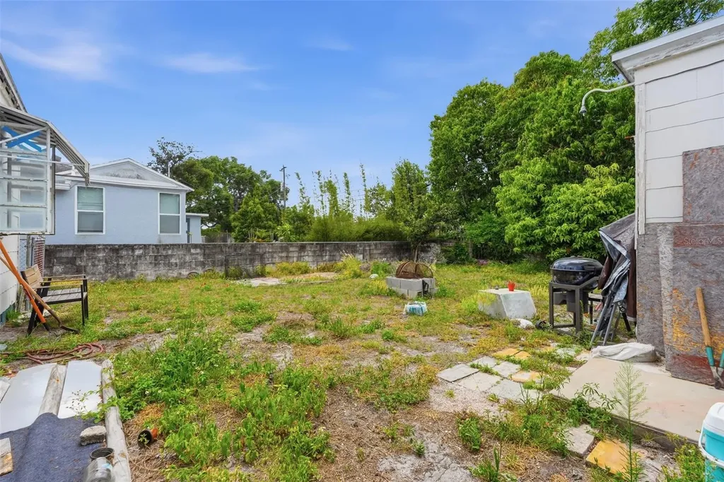 329 Kingston Street S St Petersburg FL 33711