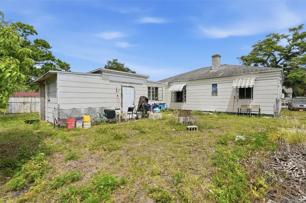 329 Kingston Street S St Petersburg FL 33711