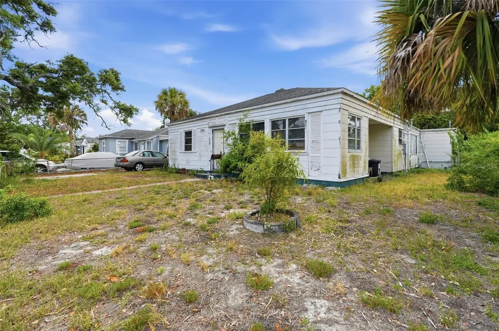 329 Kingston Street S St Petersburg FL 33711