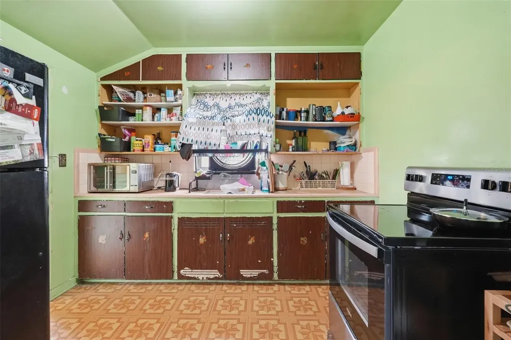 329 Kingston Street S St Petersburg FL 33711