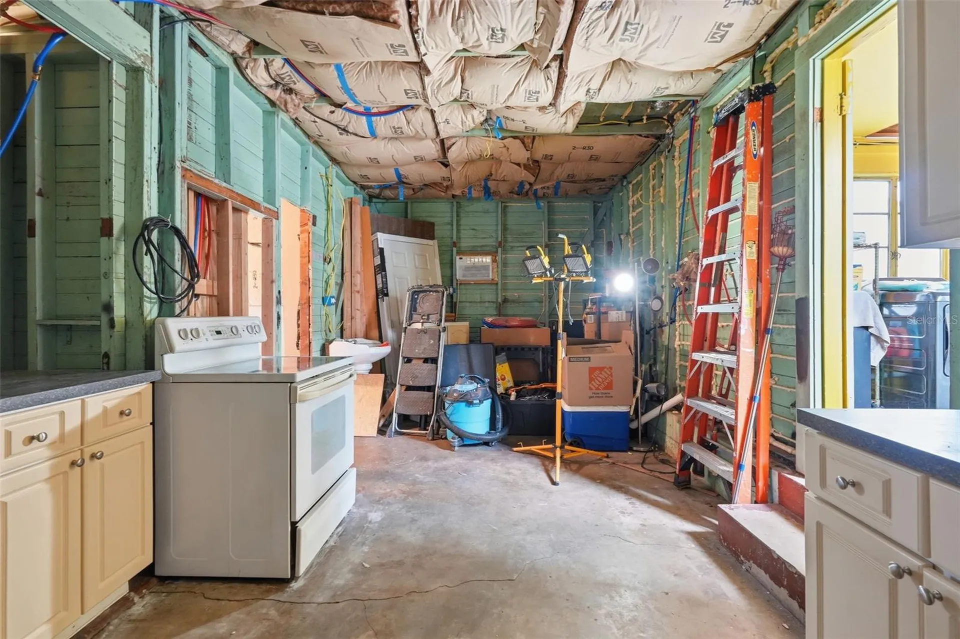 329 Kingston Street S St Petersburg FL 33711
