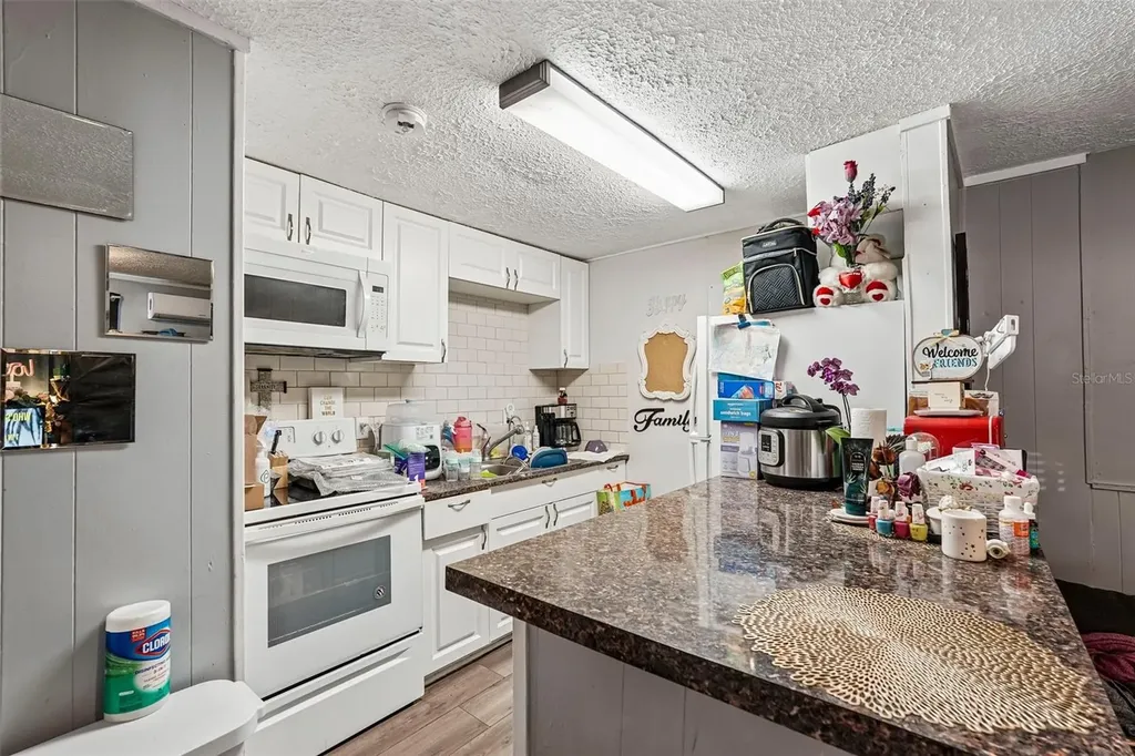 603 60th Avenue W Bradenton FL 34207
